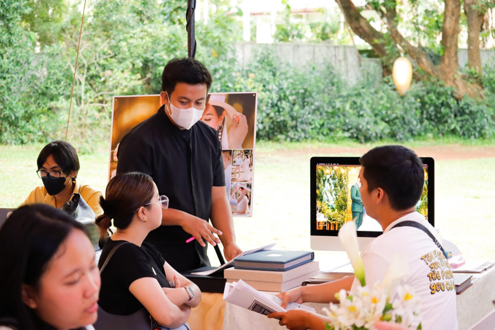 How to Survive a Bridal Fair (Without Getting Overwhelmed!) 7 How to Survive a Bridal Fair (Without Getting Overwhelmed!) 7