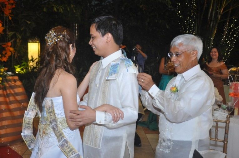 money dance Filipino Wedding Traditions and Superstitions