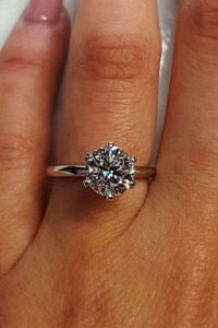 5 ENGAGEMENT RING TRENDS TO WATCH OUT FOR IN 2021 4 engagement-ring-classic