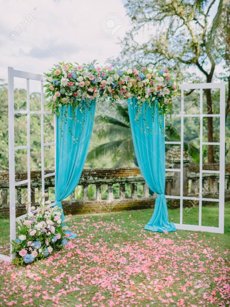Trending Wedding Motifs of The Year and How To Use Them 3 wedding-motif-arch