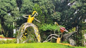 A Garden of Hearts Wedding 1 sculpture